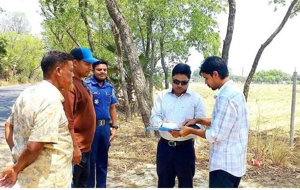 পোরশায় সড়কে দুর্ঘ্যটনা রোধে ভ্রাম্যমাণ অভিযান পরিচালা