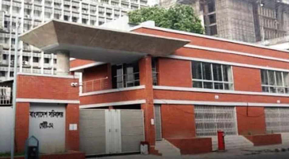 চাকরি হারানোর শঙ্কায় সচিবালয়ের কর্মচারীরা, আন্দোলনের ভাগ্য নির্ধারণ আজ
